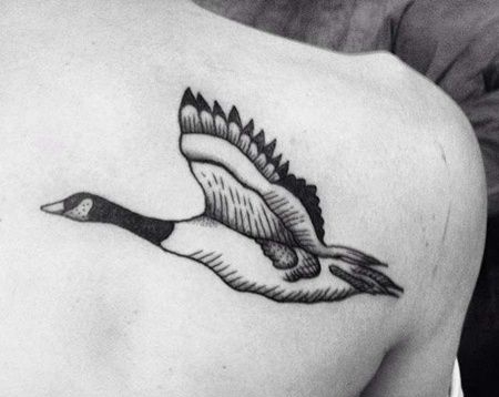 Old School后肩野鸭纹身图案