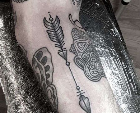 Old School小腿箭纹身图案