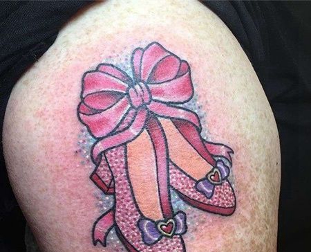 New School大腿蝴蝶结舞鞋纹身图案