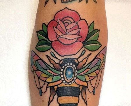 New School小腿蜜蜂玫瑰纹身图案