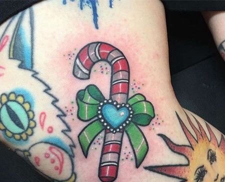 New School大腿糖果纹身图案