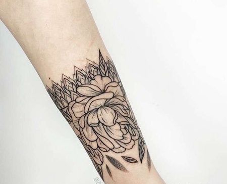 点线几何小臂花卉臂环纹身图案