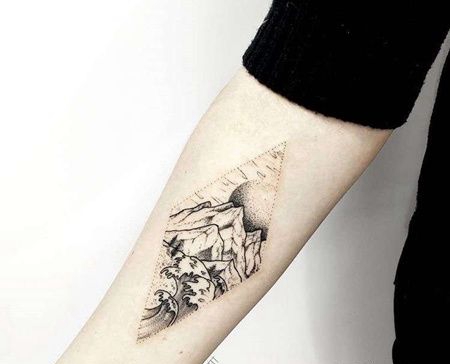 点刺小臂山海浪纹身图案