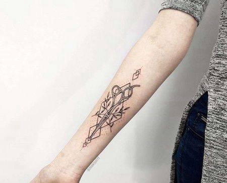 线条小臂剪刀纹身图案