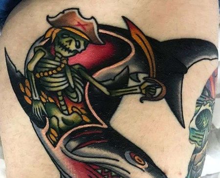 Old School大腿鲨鱼纹身图案