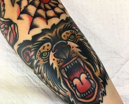 Old School小臂熊纹身图案