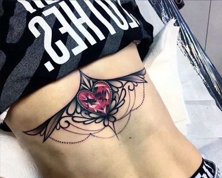 水彩腹部宝石纹身图案