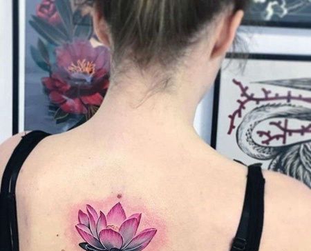 New School后背荷花纹身图案