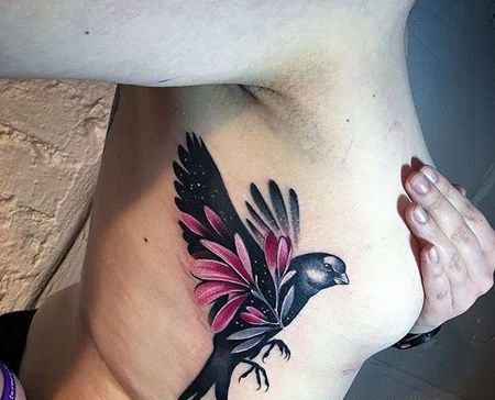 水彩侧腰鸽子纹身图案