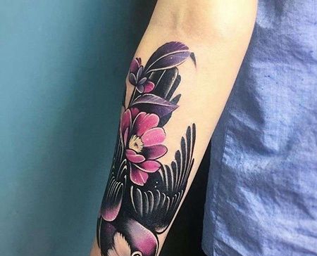 水彩小臂燕子花卉纹身图案