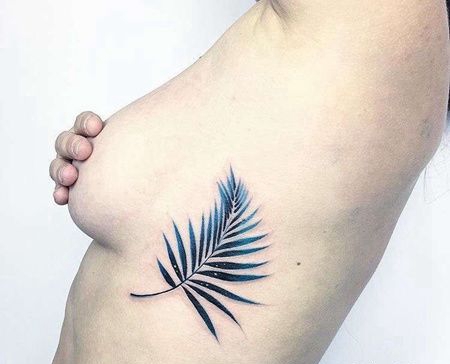 水彩侧腰叶子纹身图案