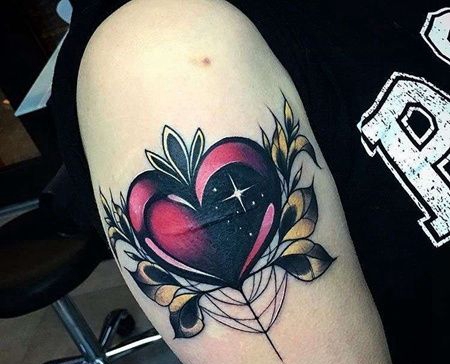 New School大臂心纹身图案