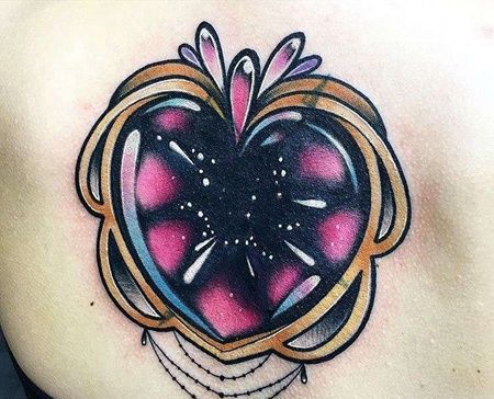 New School后背宝石纹身图案