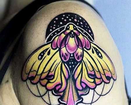 New School大臂蛾子纹身图案