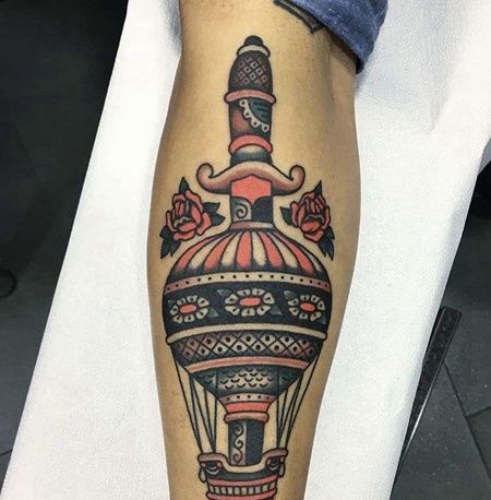 Old School小臂匕首热气球纹身图案