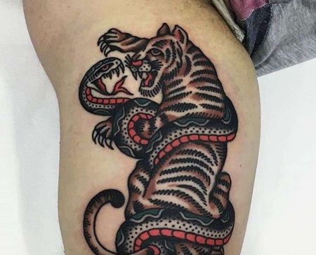 Old School大臂老虎蛇纹身图案