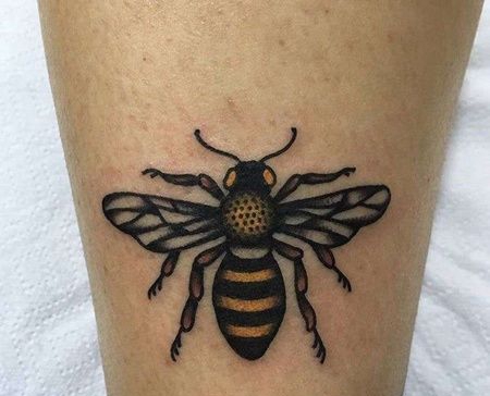 Old School大腿蜜蜂纹身图案