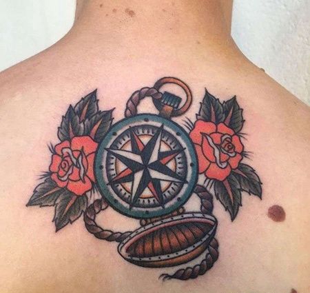 Old School后背指南针玫瑰纹身图案