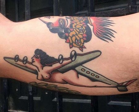 Old School大臂女人飞机纹身图案