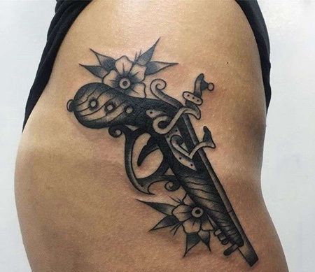 Old School大腿枪纹身图案