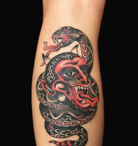 Old School小腿蛇恶魔纹身图案