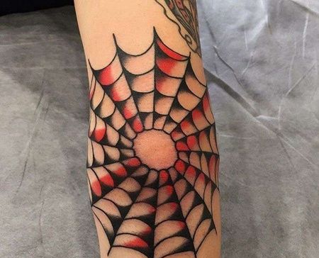 Old School胳膊肘蜘蛛网纹身图案