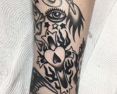 Old School小腿十字架纹身图案