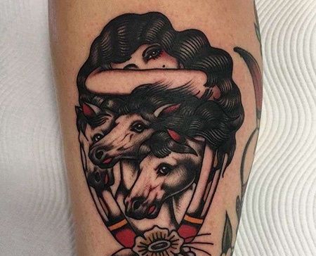 Old School小腿女人马纹身图案