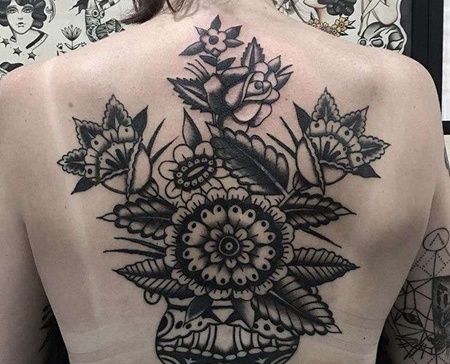 Old School后背花瓶花卉纹身图案