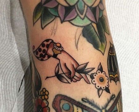 Old School小腿手花卉纹身图案