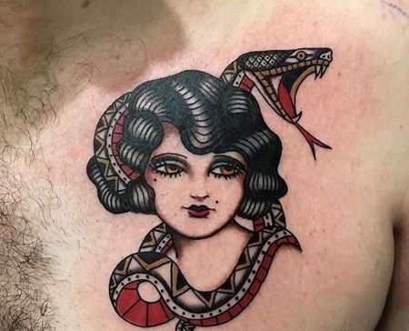 Old School前胸女人蛇纹身图案