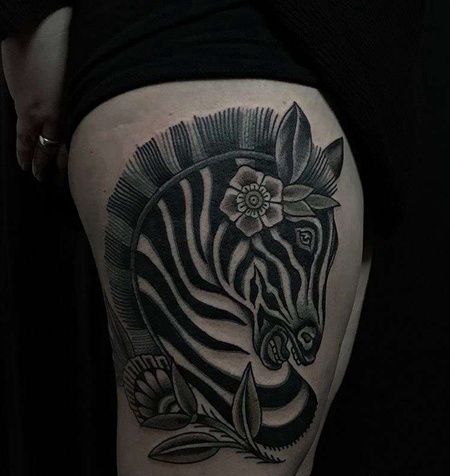 Old School大腿斑马纹身图案