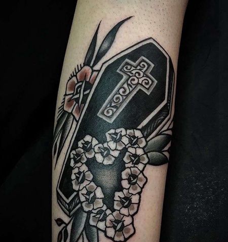 Old School小腿棺材花卉纹身图案