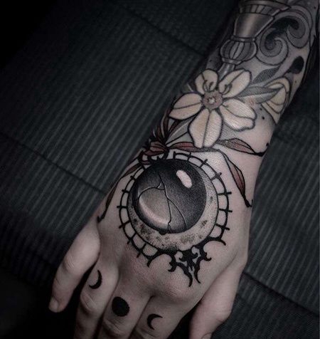 New School手背花卉纹身图案