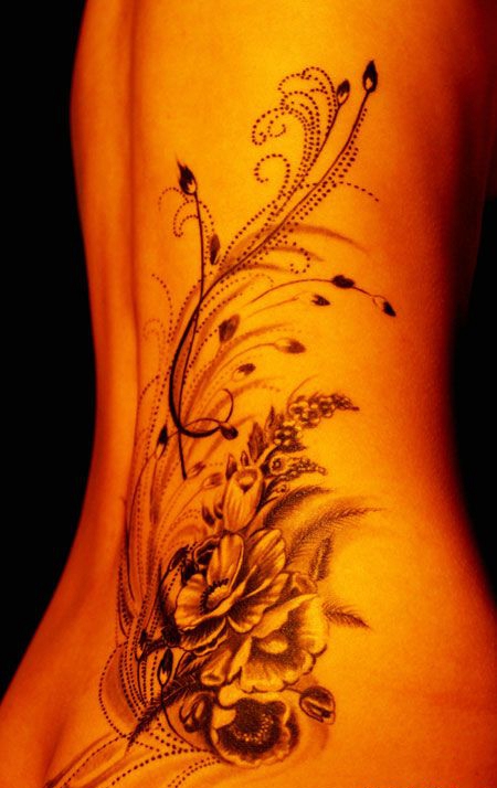 侧腰花草藤蔓纹身图案