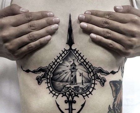 New School胸下心灯塔纹身图案