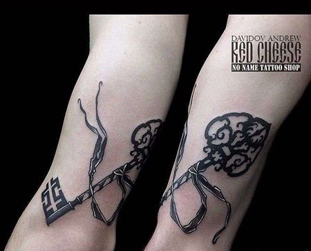 New School大臂钥匙纹身图案