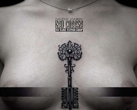 New School前胸钥匙纹身图案