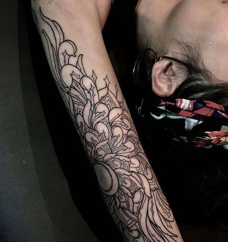 几何胳膊花卉纹身图案