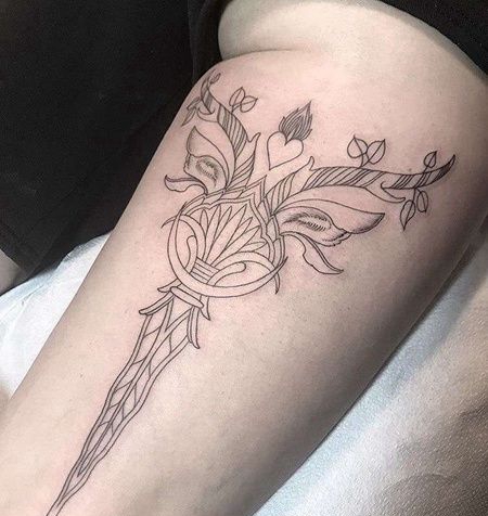 几何大臂宝剑鹿角纹身图案