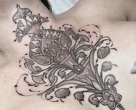 几何腹部花卉纹身图案