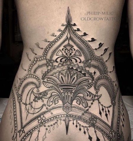 几何后腰纹身图案