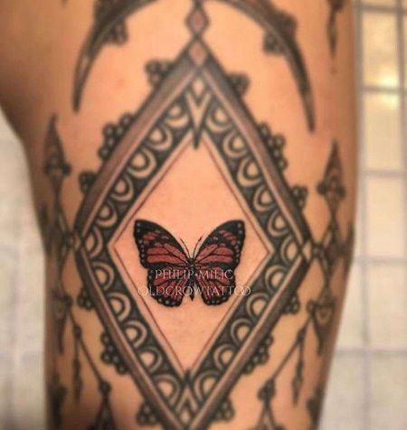 New School大腿蝴蝶纹身图案