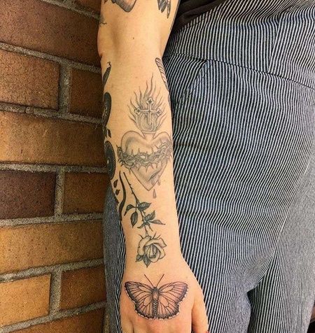 手背蝴蝶纹身图案