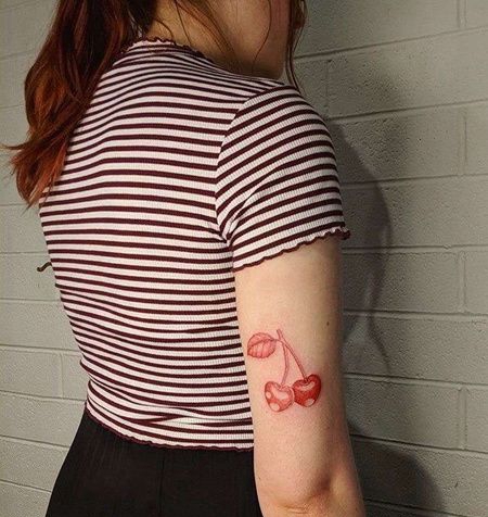 New School大臂樱桃纹身图案