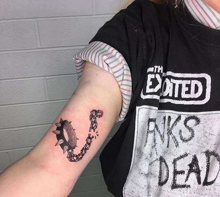 Old School大臂锁链纹身图案