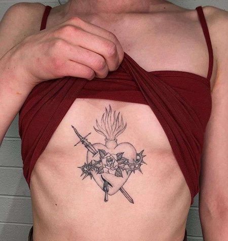 Old School腹部心匕首纹身图案