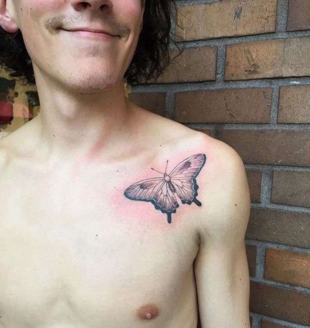 锁骨蝴蝶纹身图案