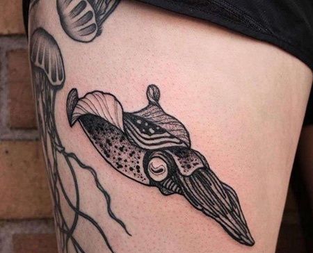 Old School大腿鱿鱼纹身图案