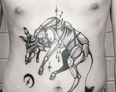 Old School腹部马纹身图案